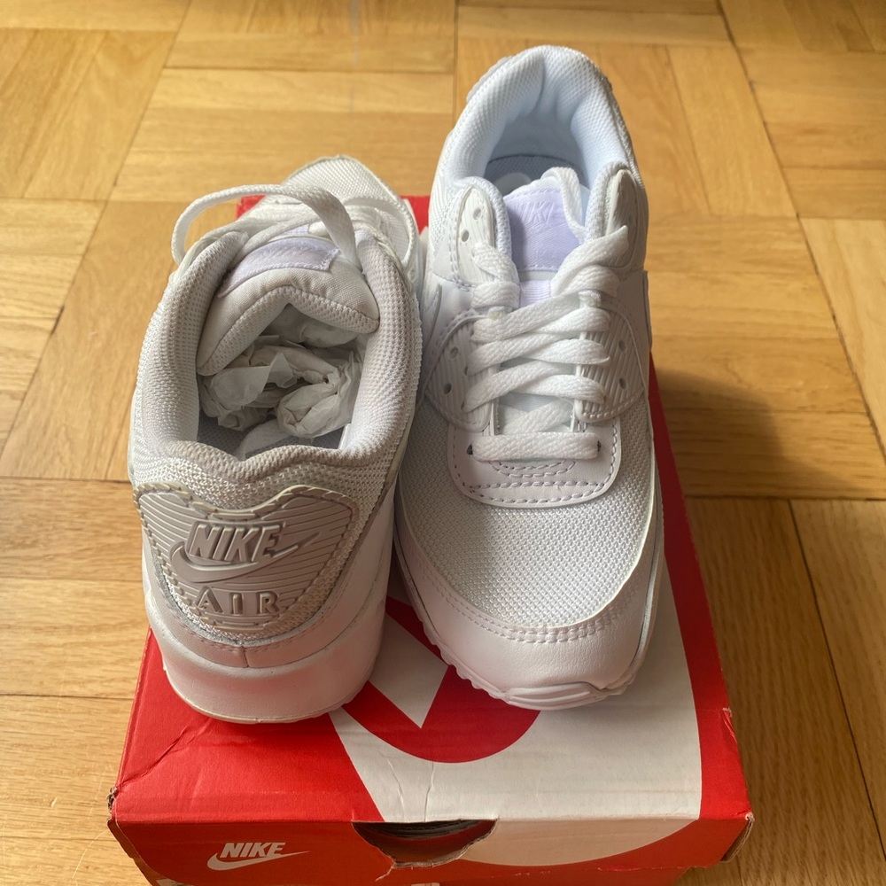 Nike women’s Air Max 90